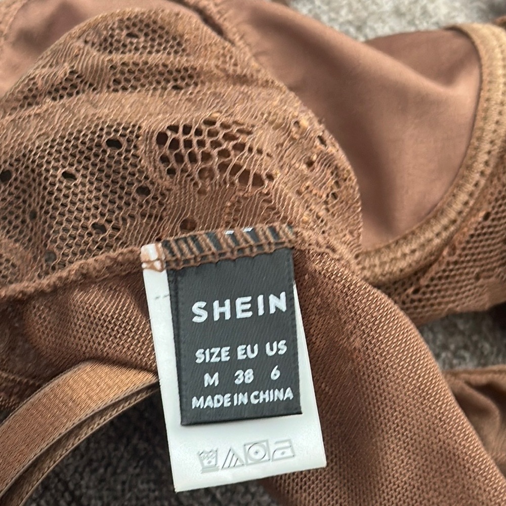 Size M - Picture 2 of 3